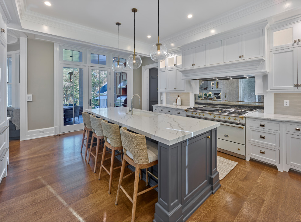 This is an example of a beach style kitchen in Wilmington.
