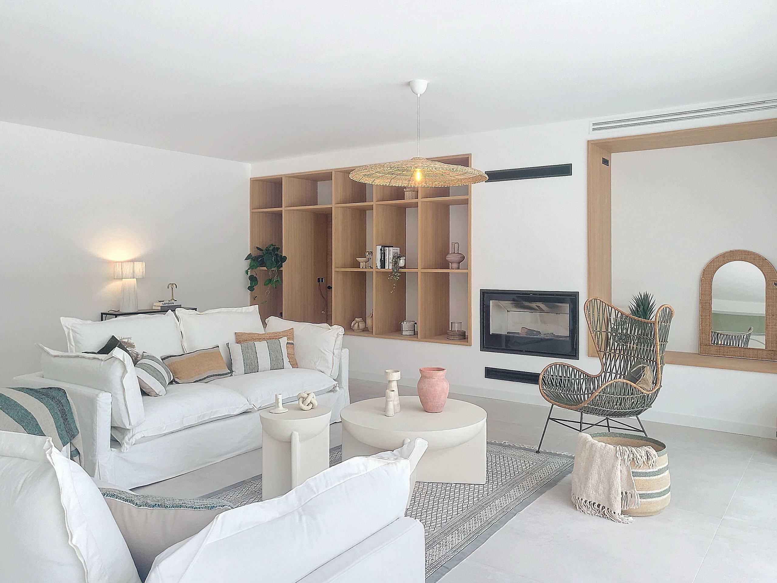 Inspiration for a coastal living room remodel in Bordeaux