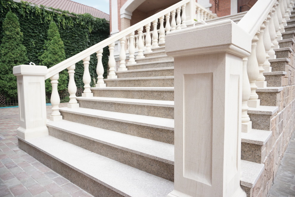 Входная зона из камня