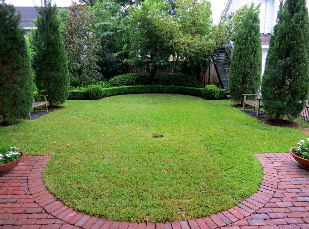 This is an example of a traditional garden in Houston.