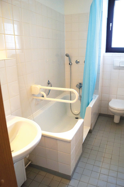 BADEWANNENEINSTIEGE bathroom