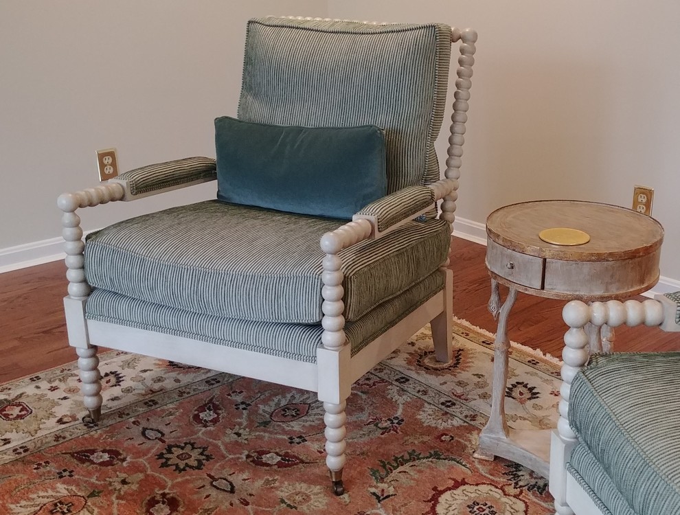 Example of a transitional home design design in Cincinnati