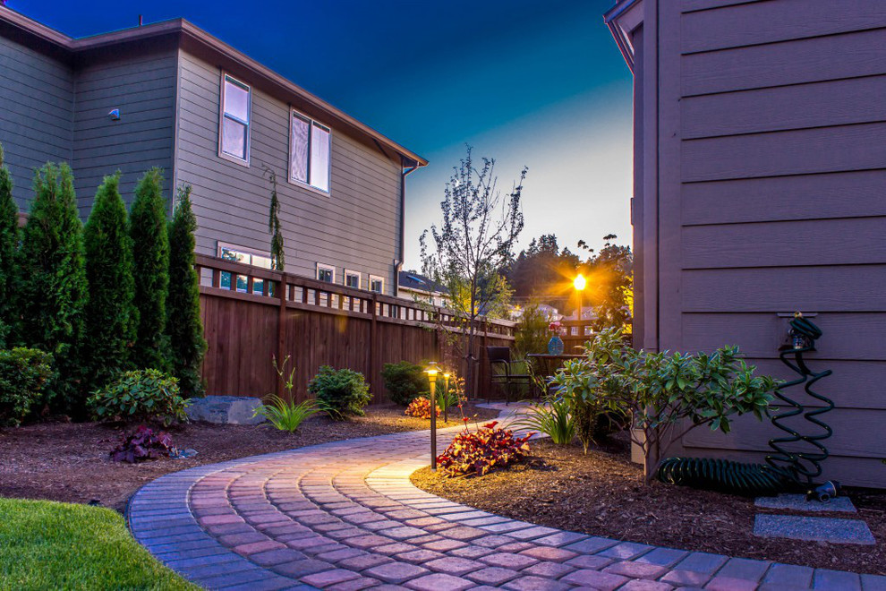 Inspiration for a mid-sized traditional side yard partial sun garden for summer in Seattle with brick pavers.