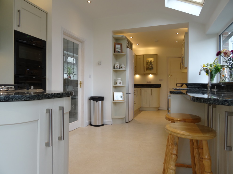 This is an example of a traditional kitchen in Cheshire.