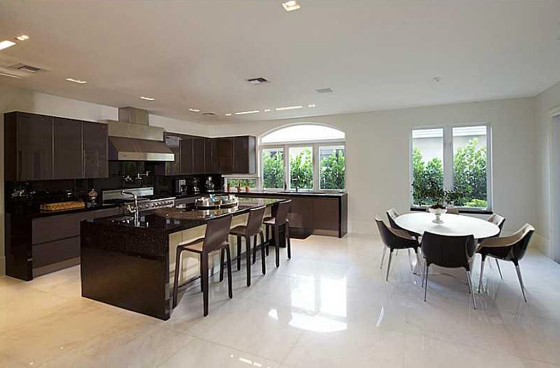 Inspiration for a transitional home design remodel in Miami