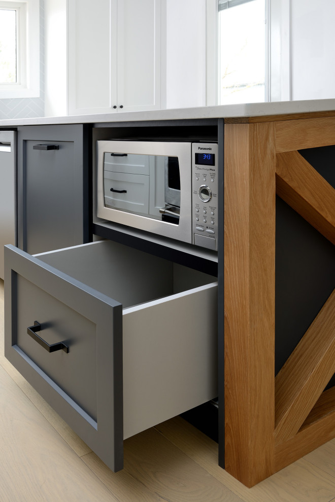 Kitchen - coastal kitchen idea in Toronto