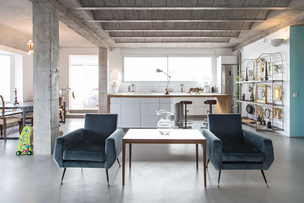 Modelo de comedor de cocina ecléctico grande sin chimenea con paredes blancas