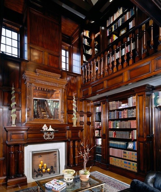 Inspiration for a traditional home office in Dallas.