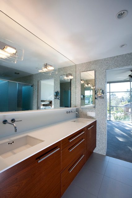 Split Level Conversion moderno-cuarto-de-bano