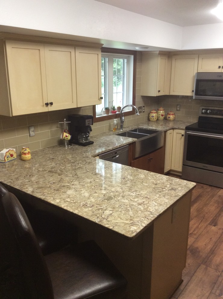 Kitchen - kitchen idea in Cedar Rapids