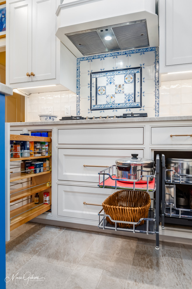 Beautiful Kitchen with Beautiful Backdrop