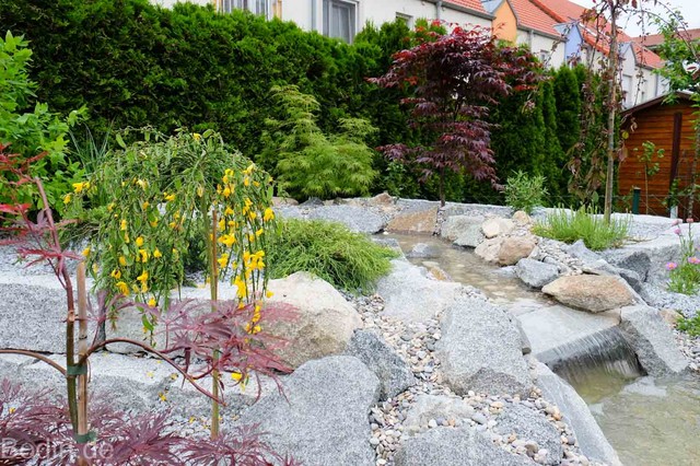Gartenumgestaltung mit Bachlauf garden