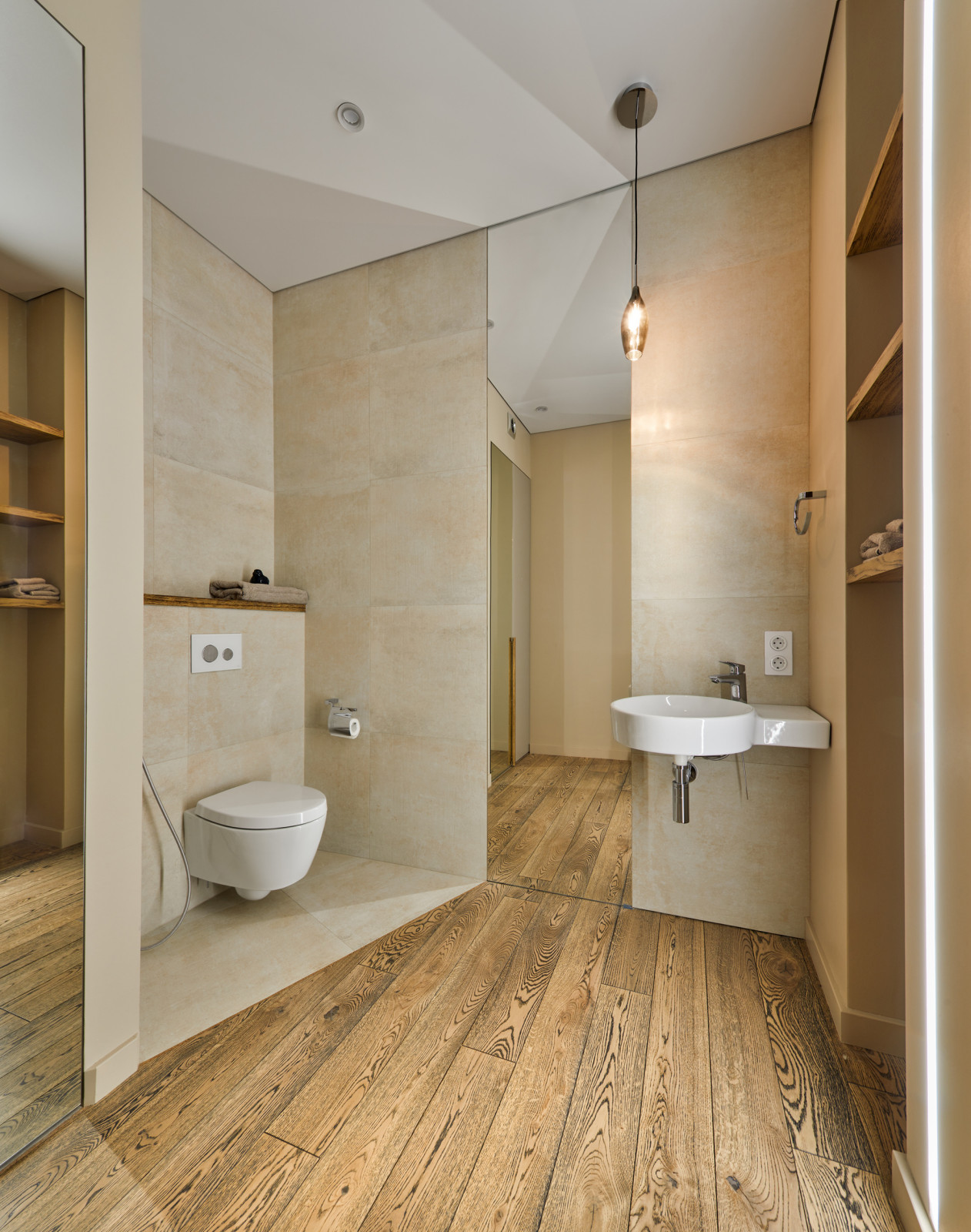 Квартира с видом на городскую набережную