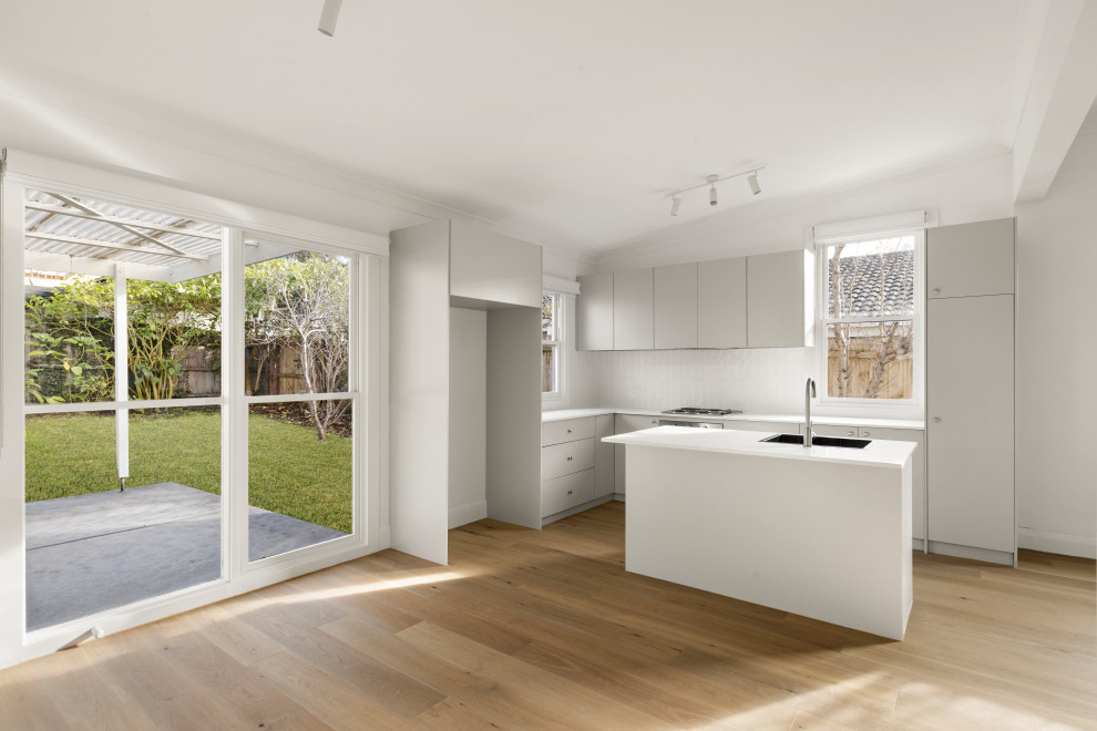Geelong, VIC Modern Kitchen