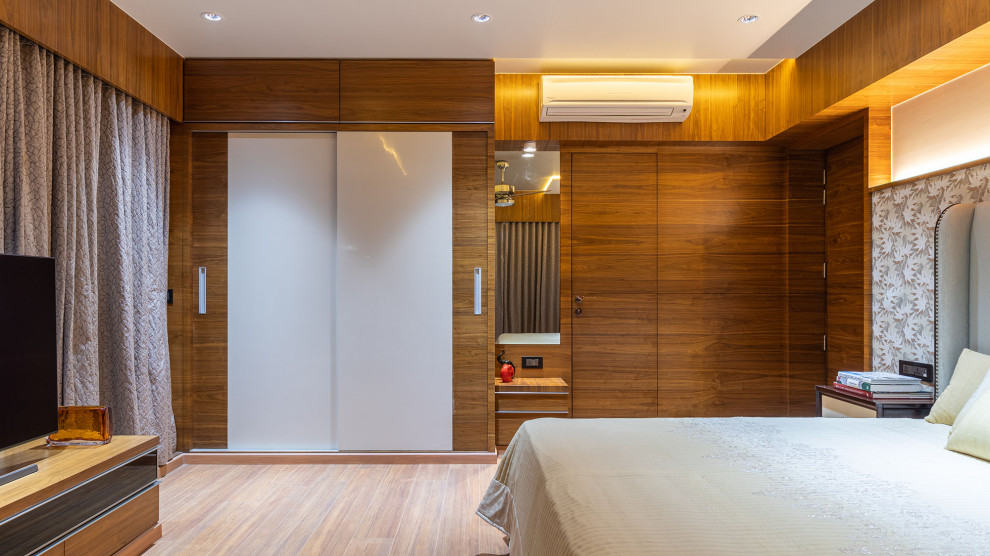 Inspiration for a modern bedroom in Ahmedabad.