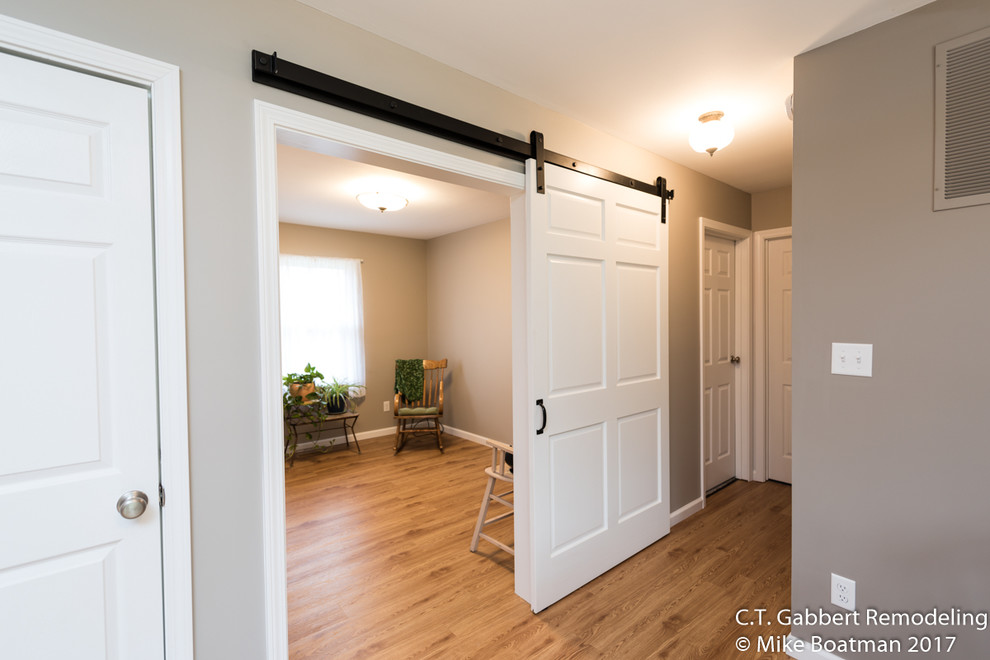 Inspiration for a transitional home design remodel in Chicago