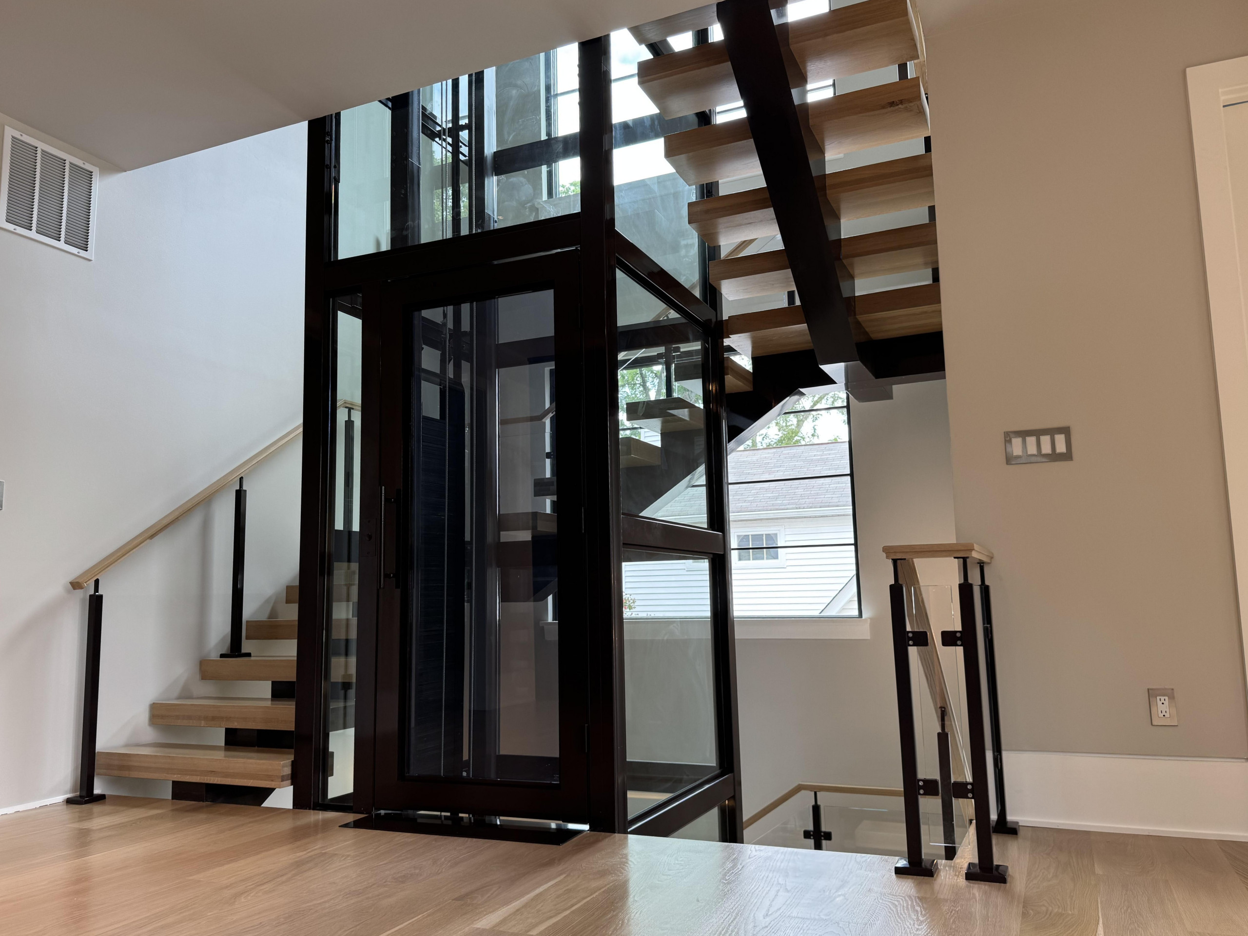 136_Modern Mono-Beam Encircling Glass Elevator, Bethesda, MD 20814