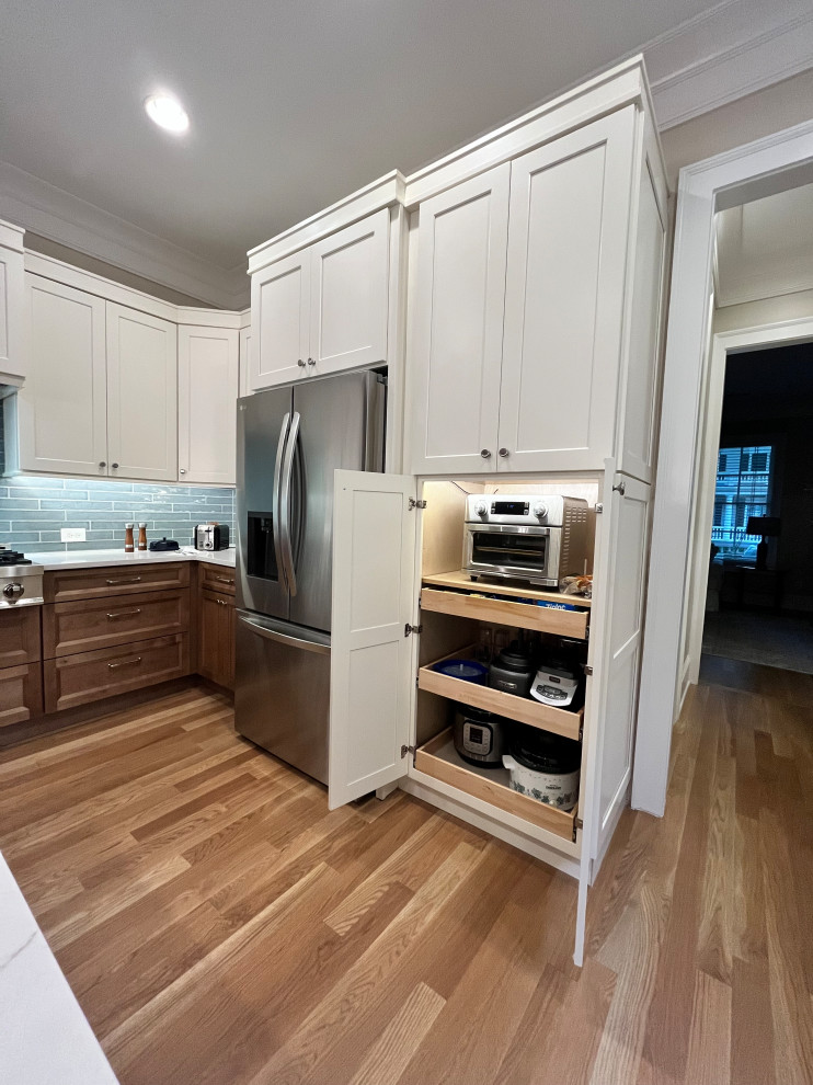 Kitchen - transitional kitchen idea in Atlanta