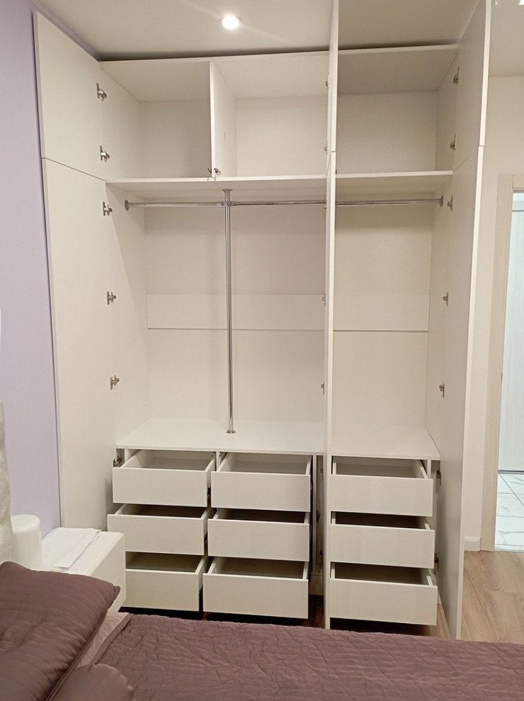 Распашные шкафы