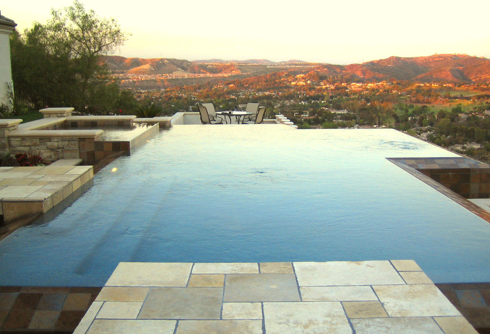 Design ideas for a traditional pool in Los Angeles.