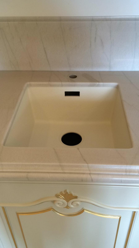 Столешница с подклейкой и фигурным фартуком из нат. кварцита Exclusive White