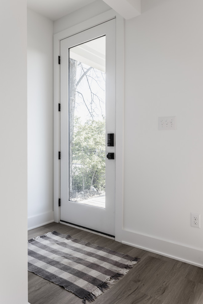 Transitional entryway photo in Indianapolis