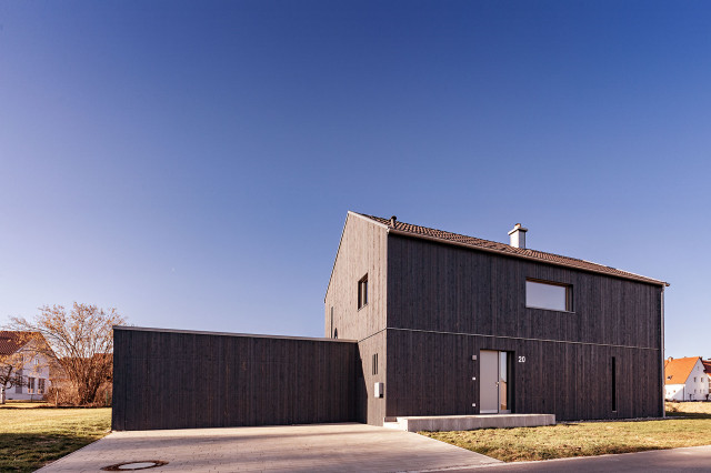 Kosteng&uuml;nstiger Holzbau modern