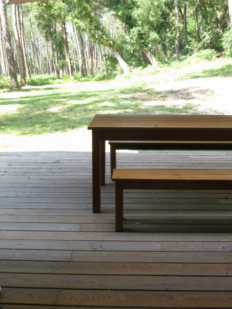 Cette photo montre une terrasse.