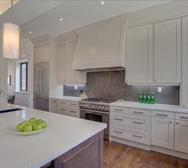 Example of a transitional kitchen design in Toronto