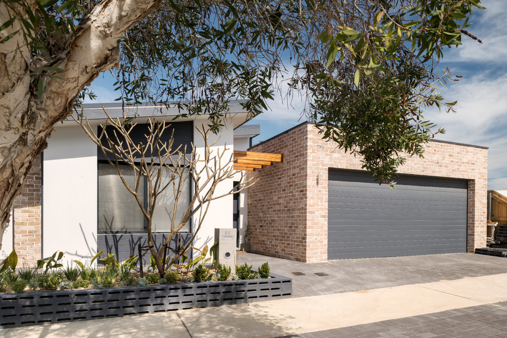 Mid-sized contemporary one-storey brick multi-coloured house exterior in Perth with a flat roof and a metal roof.