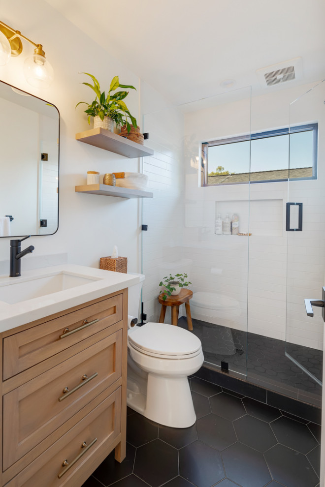サンフランシスコにある高級な中くらいなカントリー風のおしゃれな浴室の写真