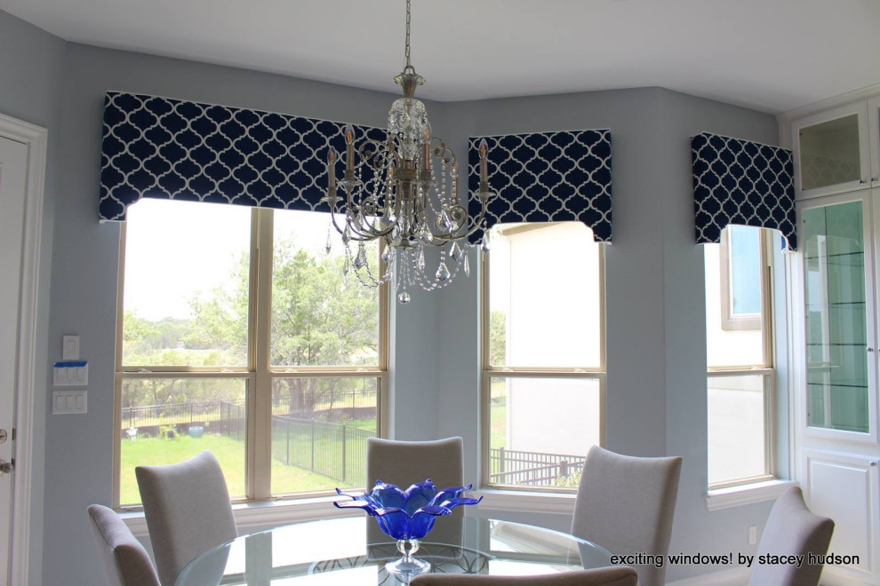 Transitional home design photo in Austin