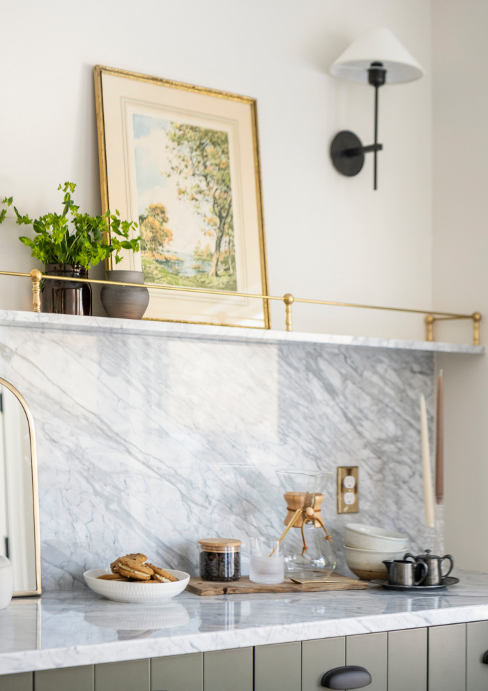 Kitchen - transitional kitchen idea in Minneapolis