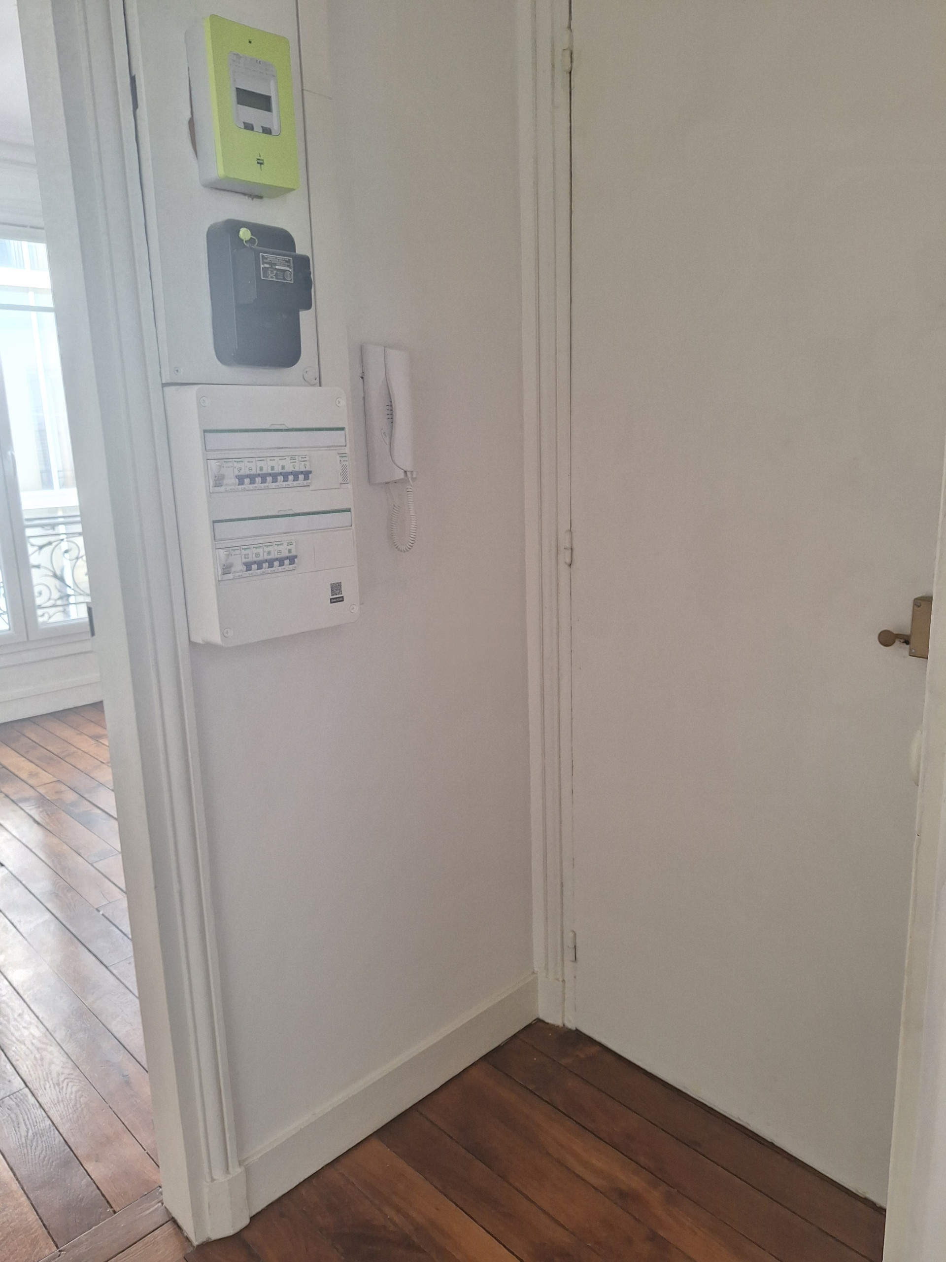Rénovation partielle, décoration et ameublement d'un appartement ancien