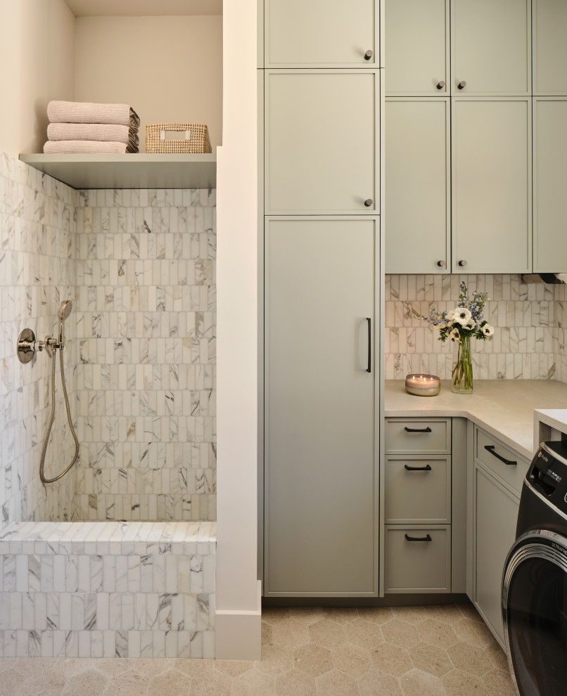 Laundry room - contemporary laundry room idea in Austin