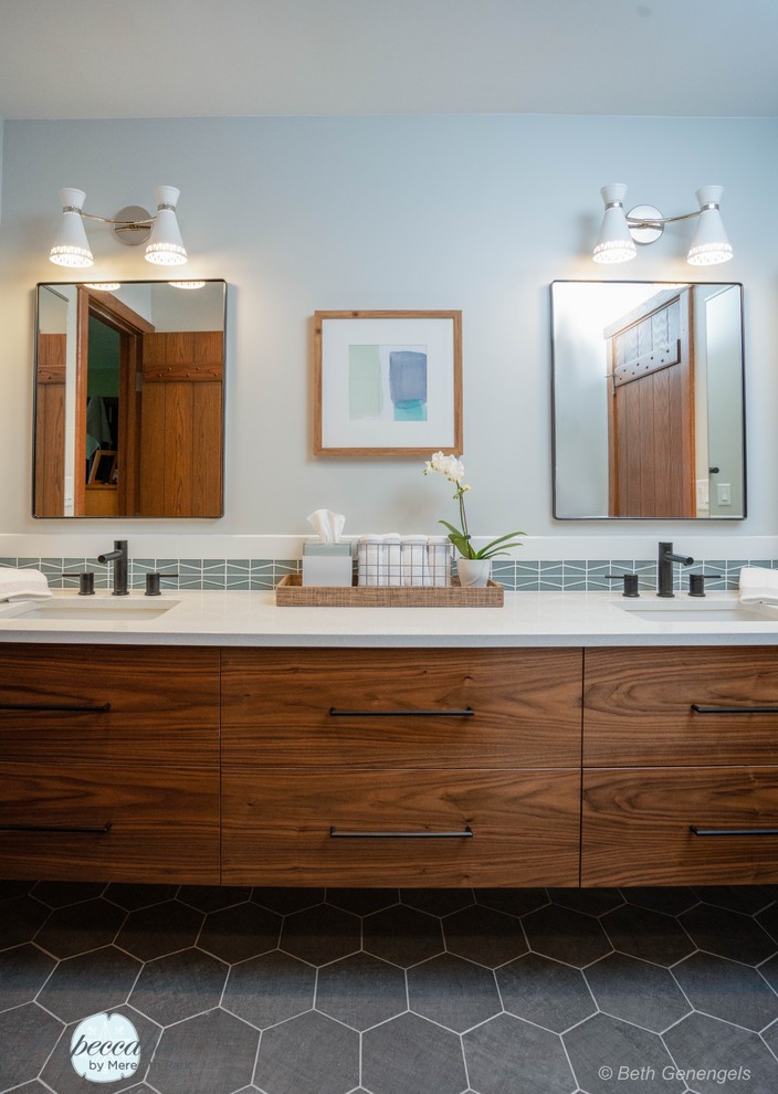 Design ideas for a mid-sized midcentury kids bathroom in Chicago with flat-panel cabinets, dark wood cabinets, an alcove shower, a two-piece toilet, white tile, porcelain tile, grey walls, porcelain floors, an undermount sink, engineered quartz benchtops, grey floor, a sliding shower screen and white benchtops.