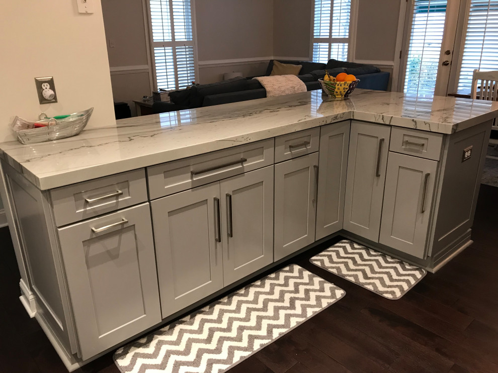 Example of a transitional kitchen design in DC Metro