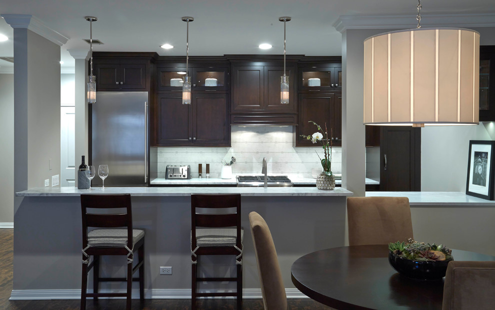 Example of a transitional home design design in Chicago