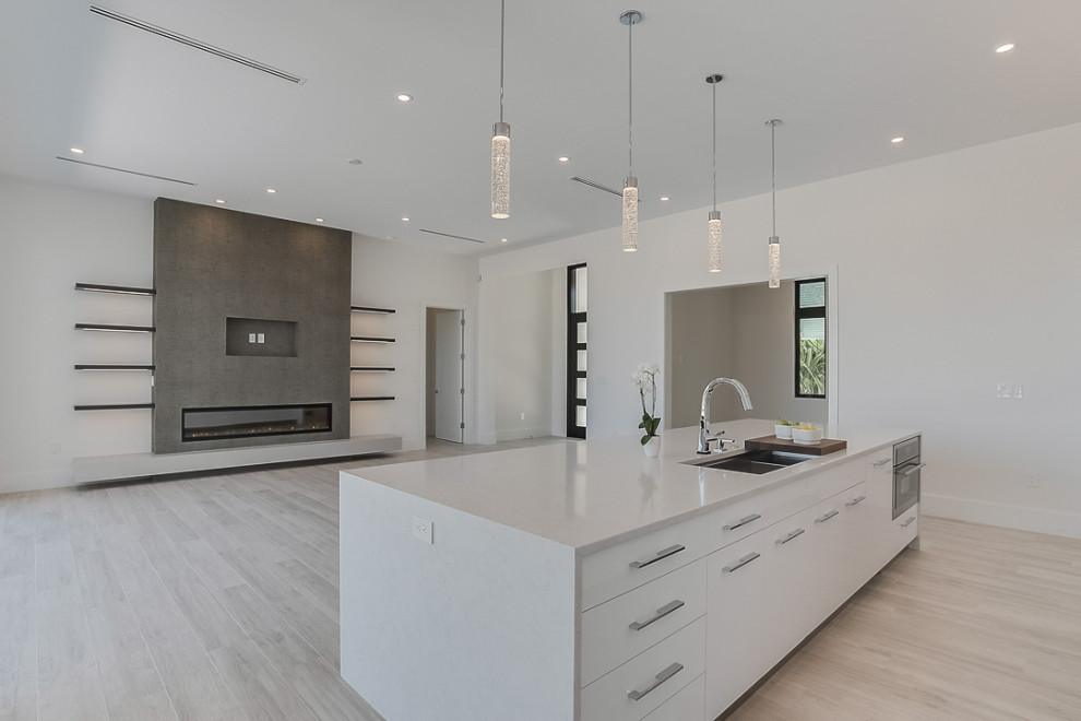 Inspiration for an expansive contemporary kitchen in Tampa.