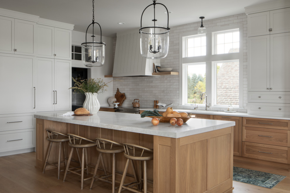 Farmhouse kitchen photo in Milwaukee