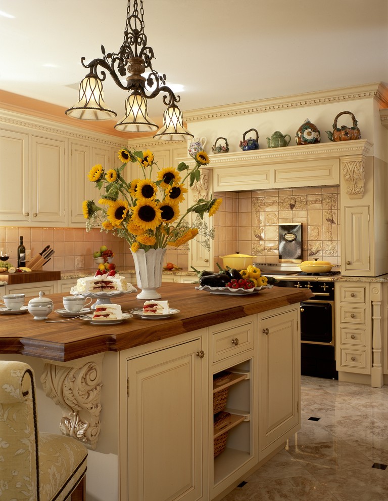 Example of a large classic home design design in New York