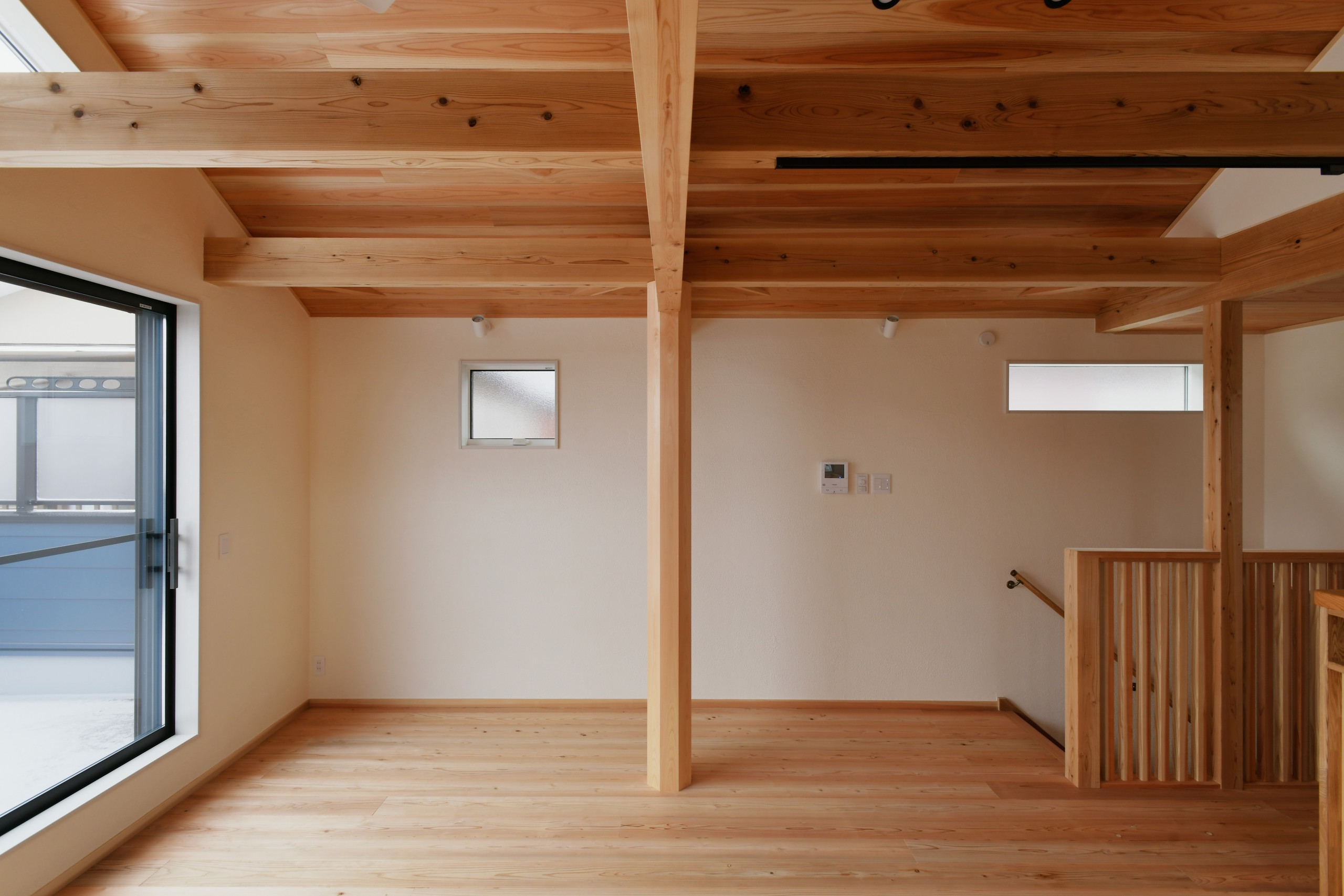 広々バルコニーと屋根裏部屋で子供たちも大喜びな家