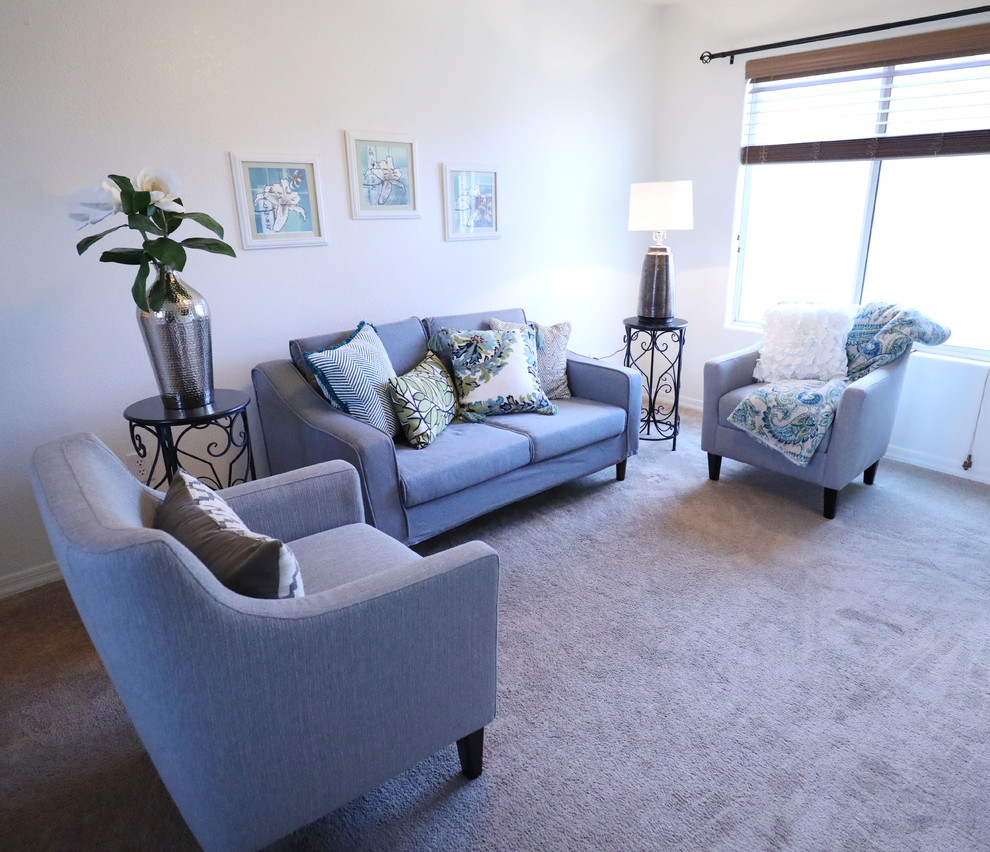 Example of a transitional home design design in Phoenix