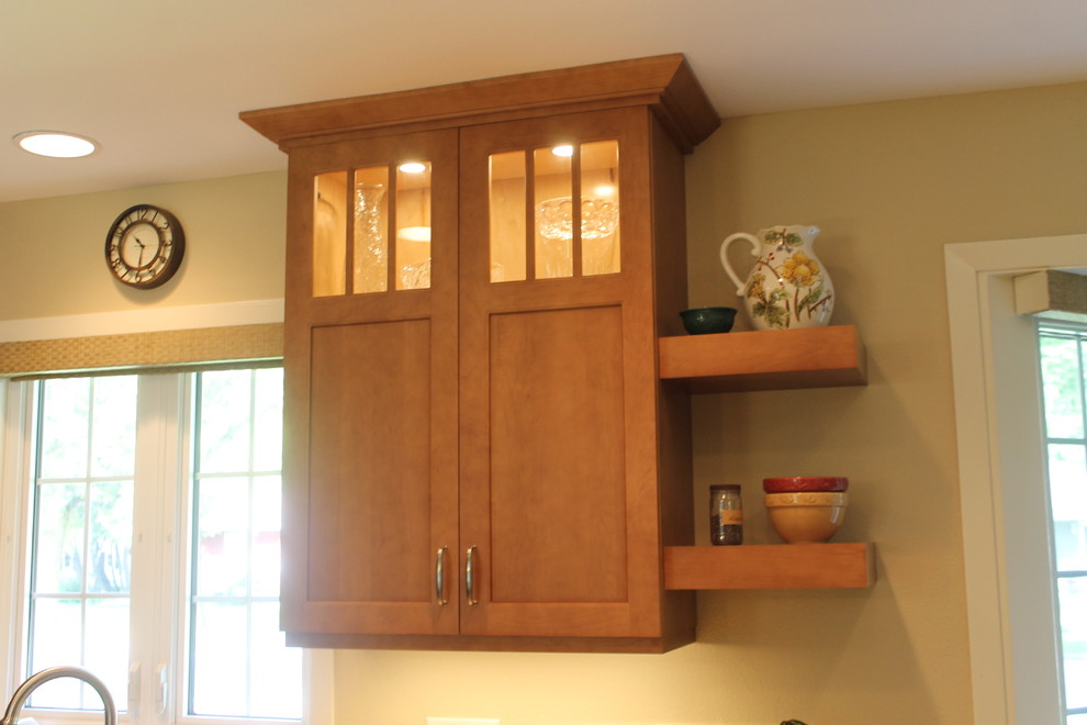 Inspiration for a mid-sized transitional u-shaped eat-in kitchen remodel with shaker cabinets, medium tone wood cabinets, quartzite countertops and a peninsula