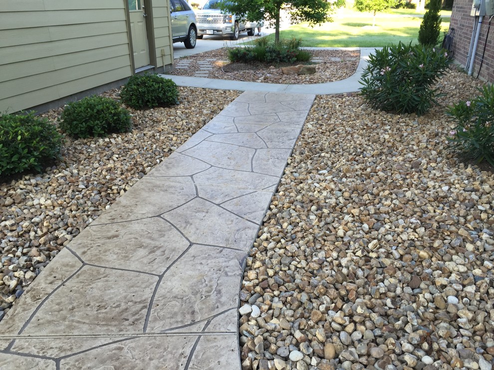 This is an example of a mid-sized traditional side yard partial sun garden in Houston with a garden path and concrete pavers.