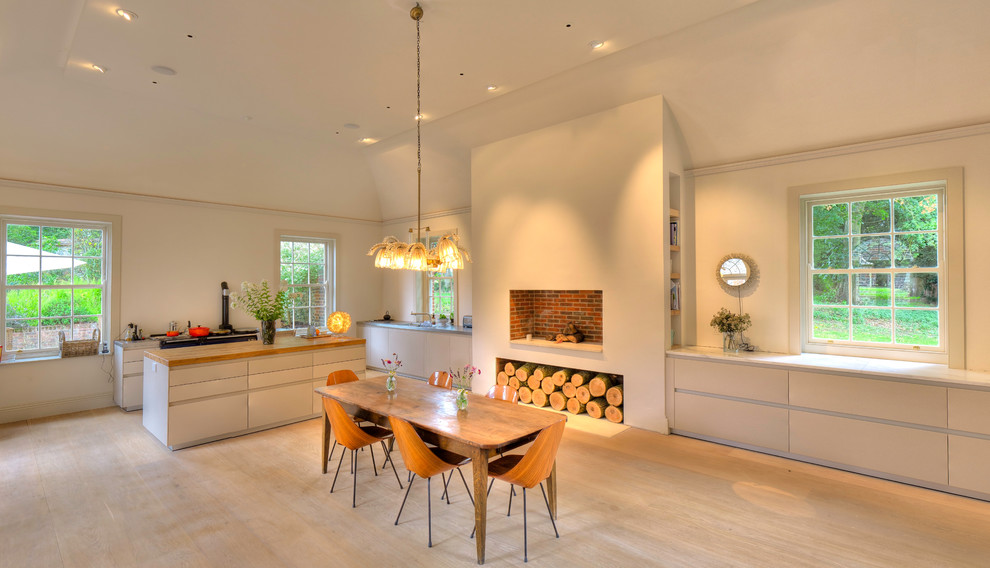 Modern kitchen/dining combo in Wiltshire.