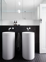 Photothèque : 47 salles de bains voient la déco en noir et blanc