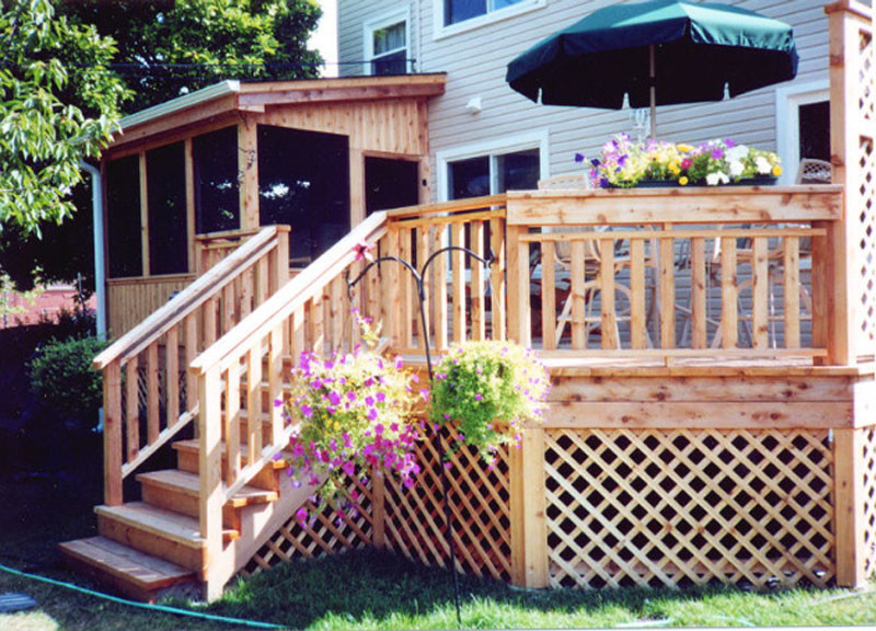 Example of a mountain style deck design in Chicago