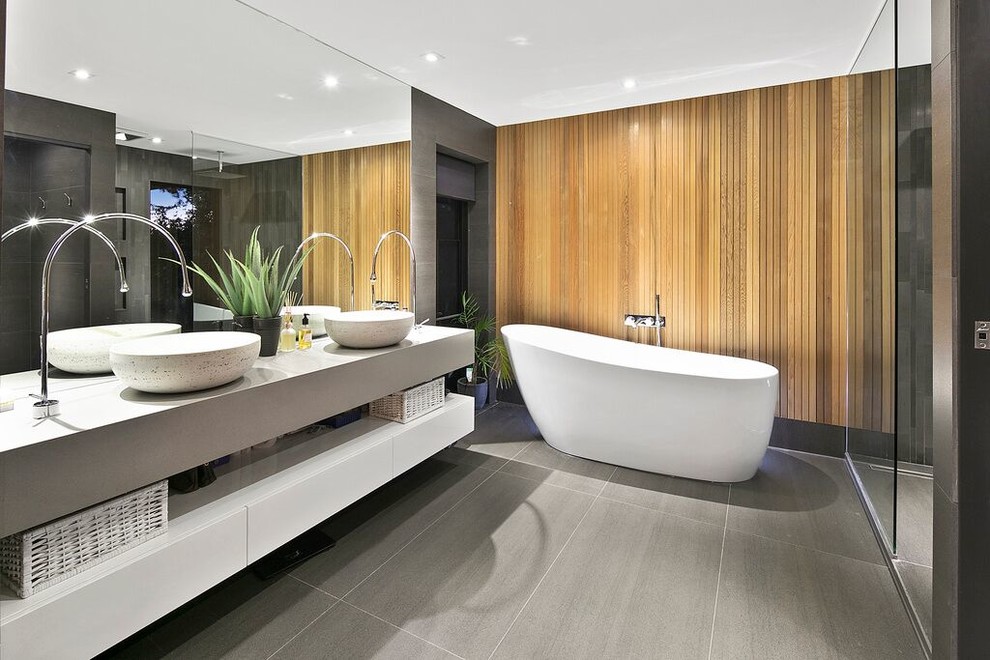 Contemporary bathroom in Brisbane.