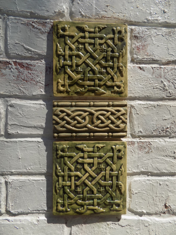 Украшение восстанавливаемой церкви в Брянской области.